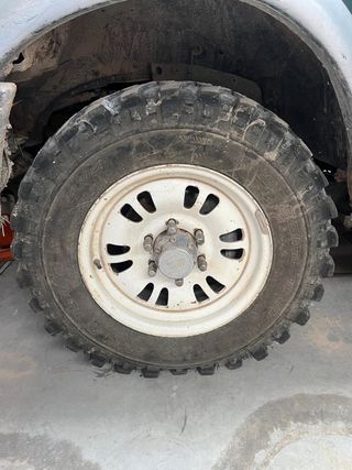 Ruedas 4x4 con llanta