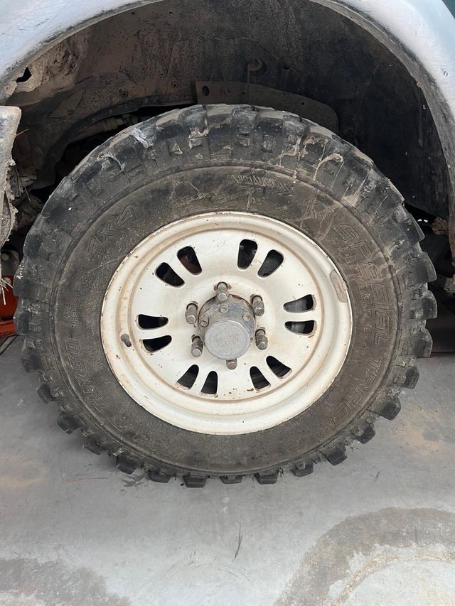 Ruedas 4x4 con llanta