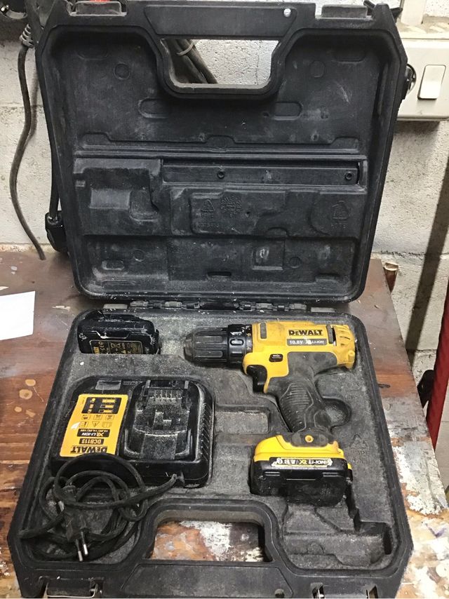 Atornilladora DeWalt 10.8V con maletín