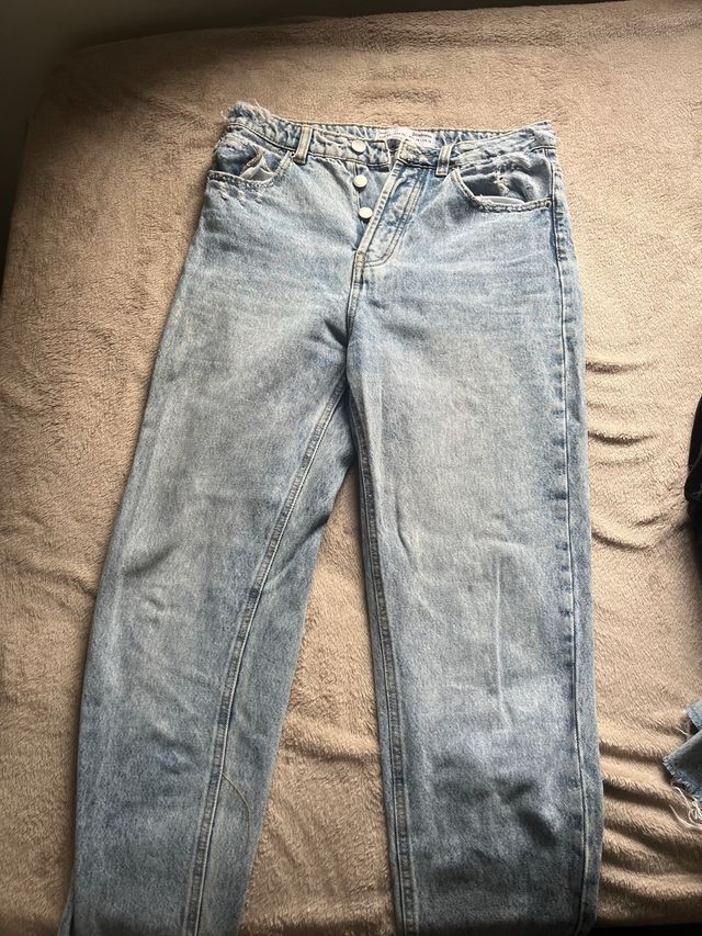 Vaqueros azules de tiro alto