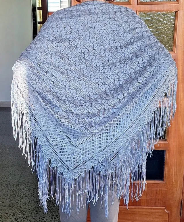 Mantón de fiesta con flecos