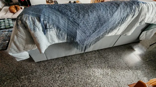 Mantón de fiesta con flecos