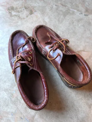 Zapatos náuticos de piel marrón talla 40