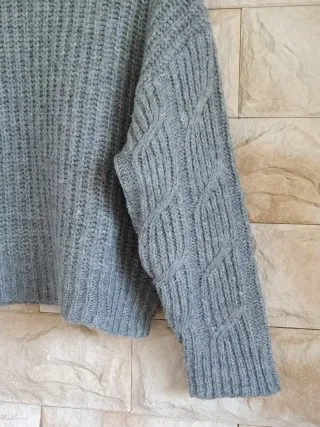 Jersey Bershka gris talla XS