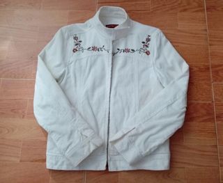 Cazadora mujer de pana con bordados florales ÚNICA