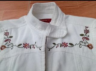 Cazadora mujer de pana con bordados florales ÚNICA