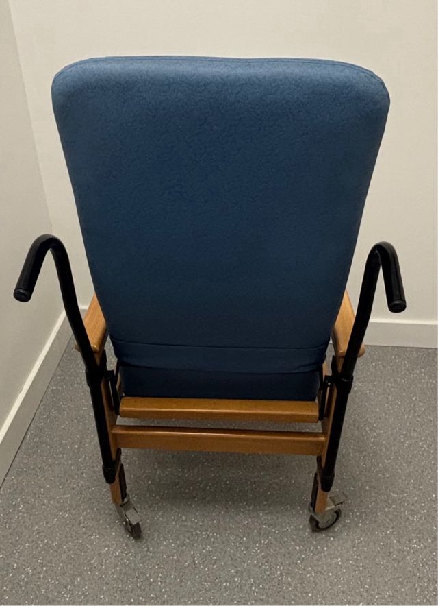 Sillón Geriátrico Azul y Madera