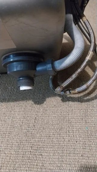 Fregadero Teka de acero inoxidable con grifo