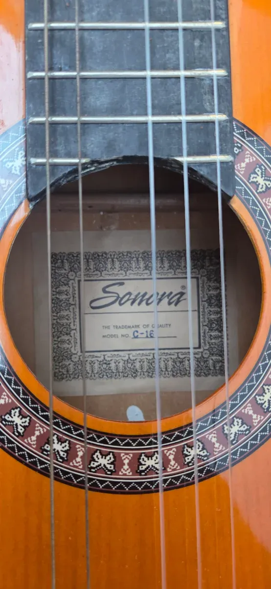 Guitarra Clásica Sonora C-16 + Funda