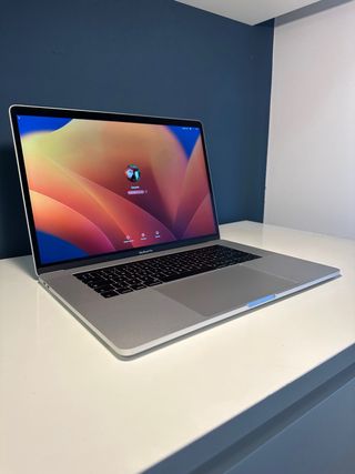 MacBook Pro 15” (2017) Touch Bar