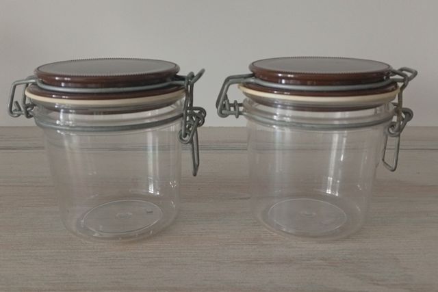 Tarros herméticos con cierre metálico