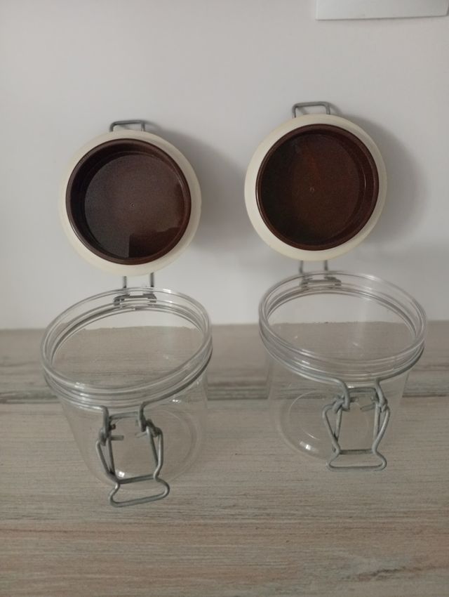 Tarros herméticos con cierre metálico