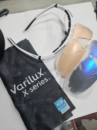 Gafas deportivas blancas y azules