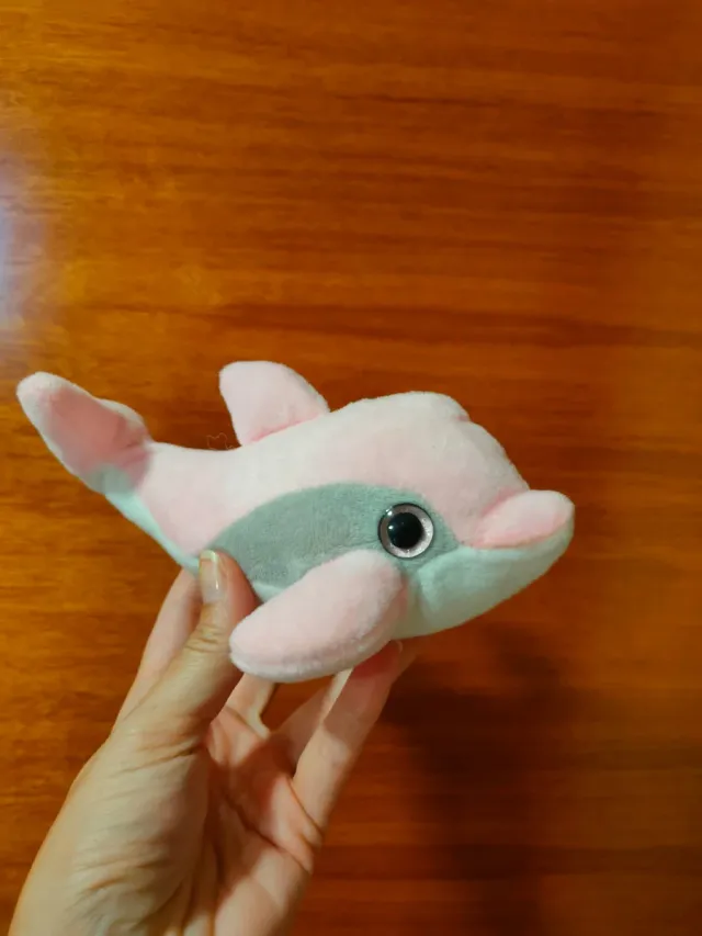 Peluche de delfín rosa y gris