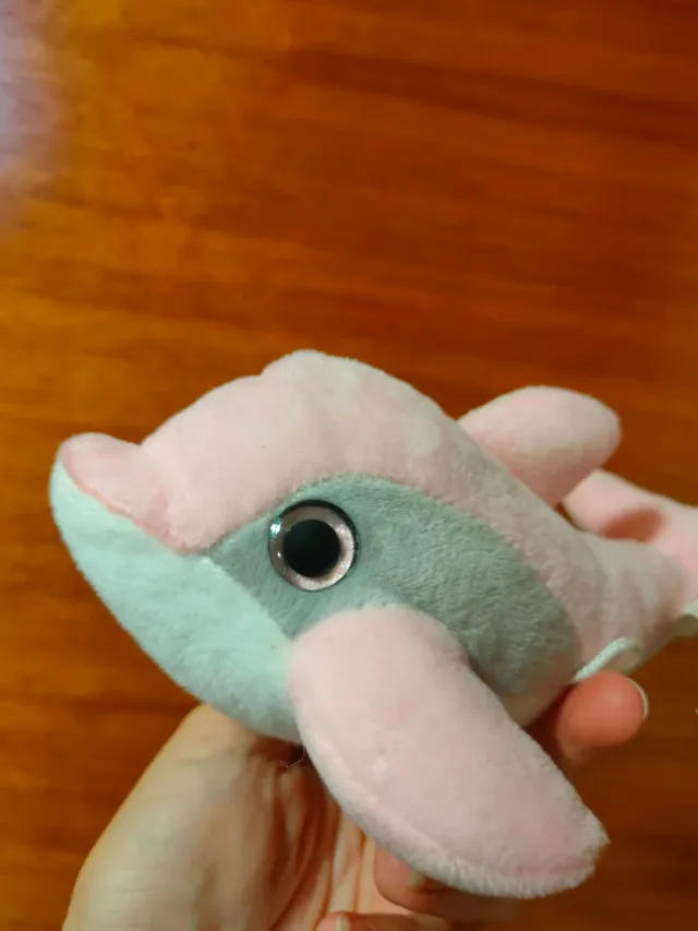 Peluche de delfín rosa y gris
