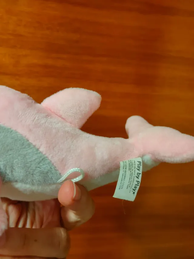 Peluche de delfín rosa y gris