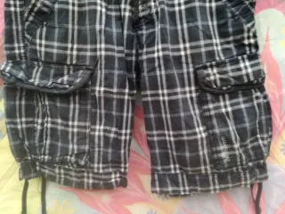 4 PANTALONES CORTOS Y BAÑADOR:1X2,5 €