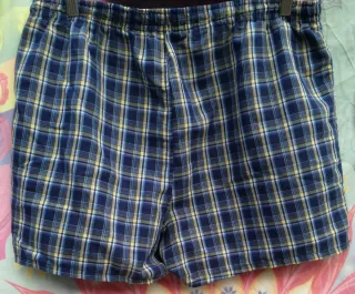 4 PANTALONES CORTOS Y BAÑADOR:1X2,5 €