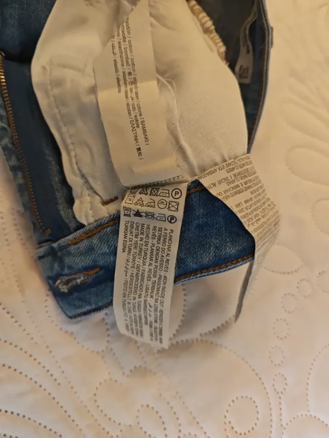 Falda vaquera desgastada