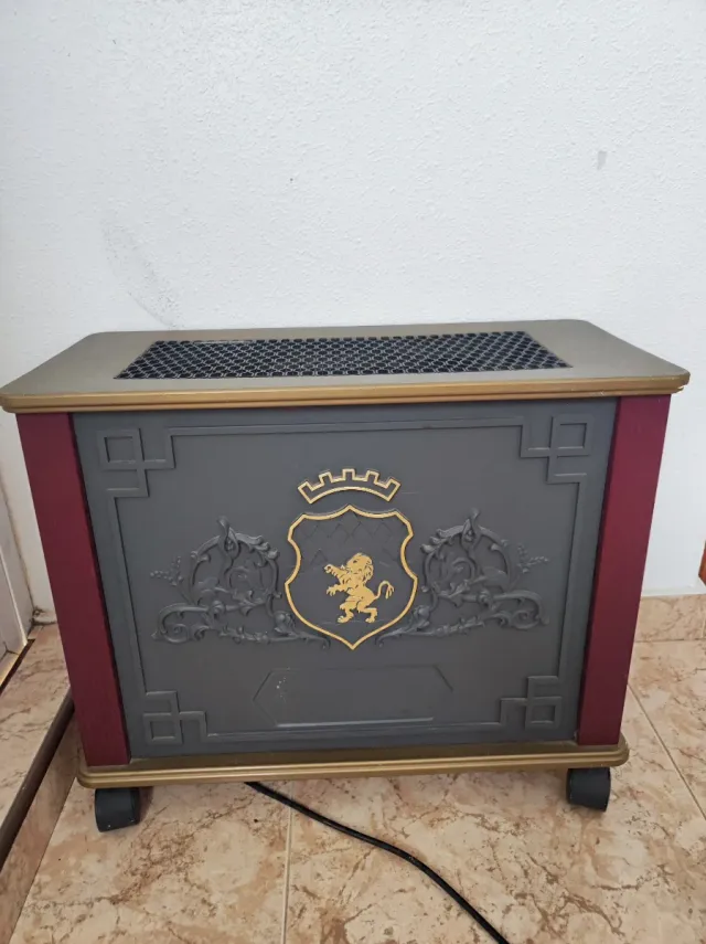 Estufa decorativa con escudo