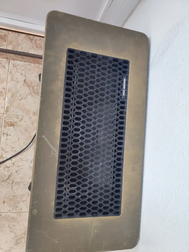 Estufa decorativa con escudo