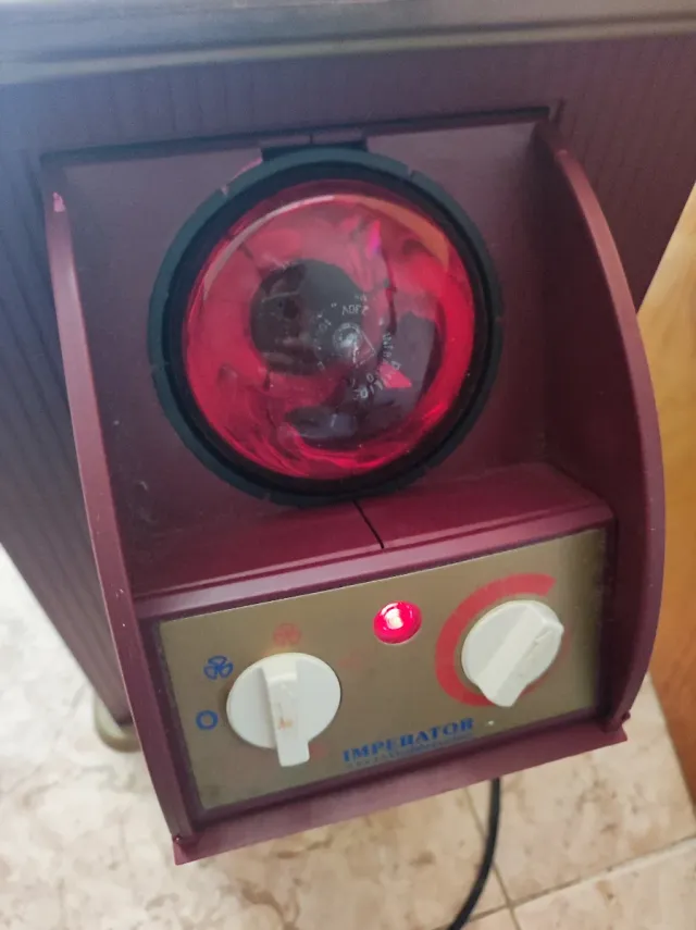 Estufa decorativa con escudo