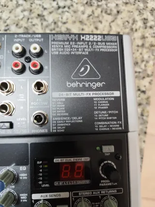Mesa de mezclas Behringer XENYX X2222USB