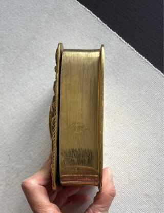 Antiguo joyero de bronce y latón.