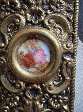 Antiguo joyero de bronce y latón.