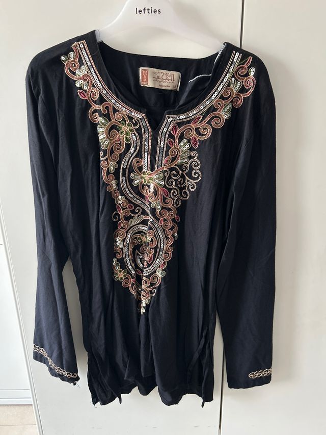 Camisa negra bordada M