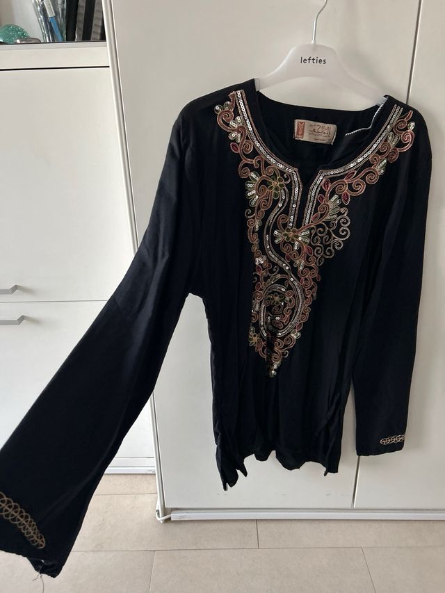 Camisa negra bordada M