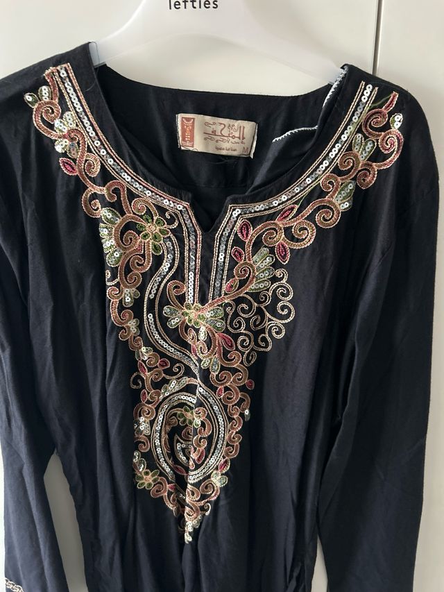 Camisa negra bordada M