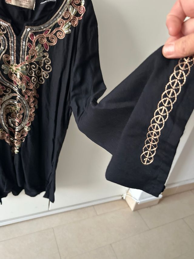 Camisa negra bordada M