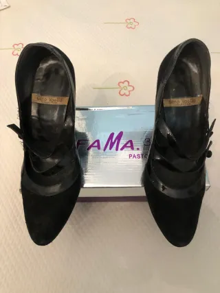 Botín Tacón Negro con Hebillas