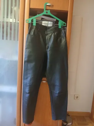 Pantalón de cuero negro talla 42
