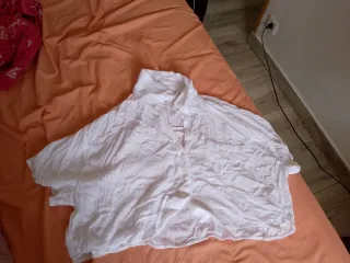 Blusa corta Stradivarius blanca