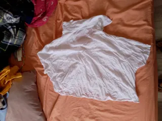 Blusa corta Stradivarius blanca