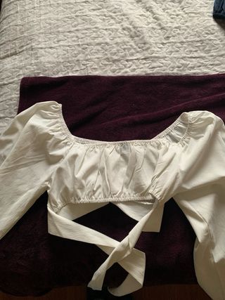 Blusa corta blanca manga abullonada