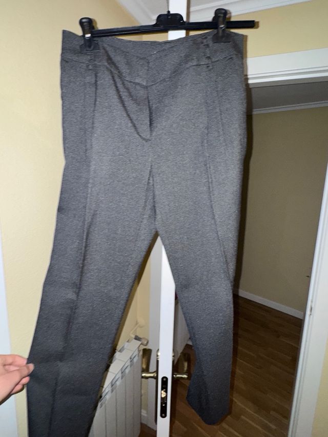 Pantalones Fórmula Joven Talla 40 Gris