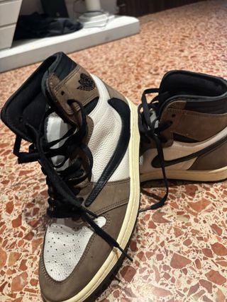 Air Jordan 1 Retro High OG Travis Scott Marrón