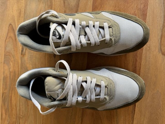 Nike Air Max Talla 43 Beige  y Verde Militar