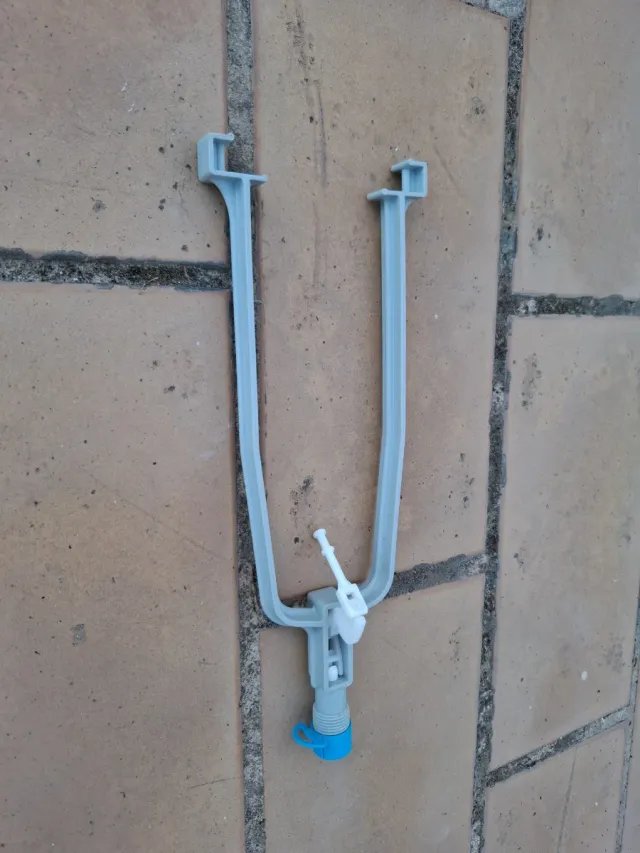 Colgador para manguera de goteo