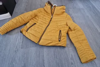 Cazadora acolchada mujer amarilla
