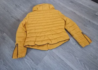 Cazadora acolchada mujer amarilla
