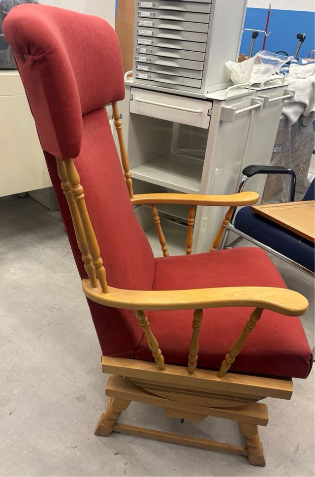 Sillón Mecedora Rojo y Madera