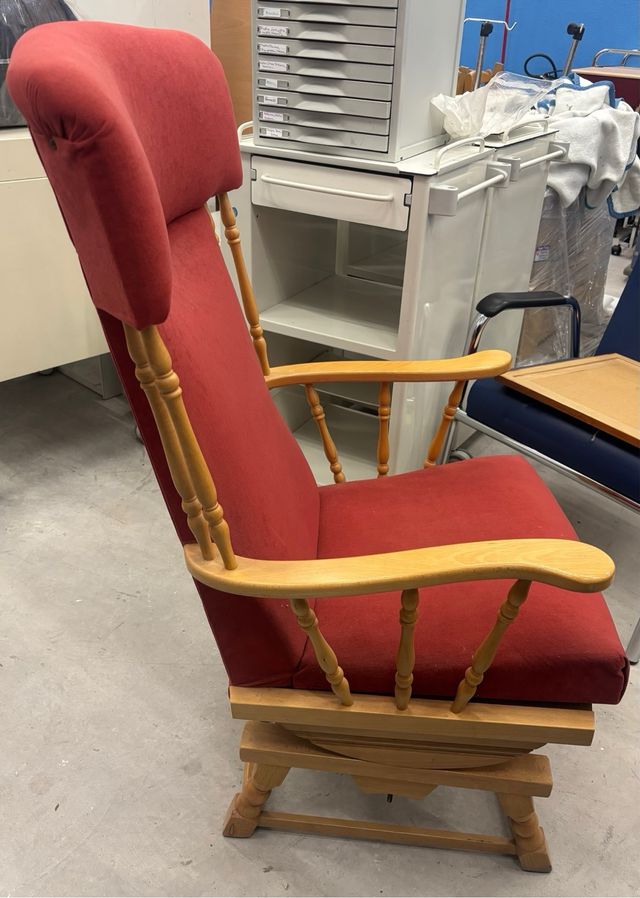 Sillón Mecedora Rojo y Madera