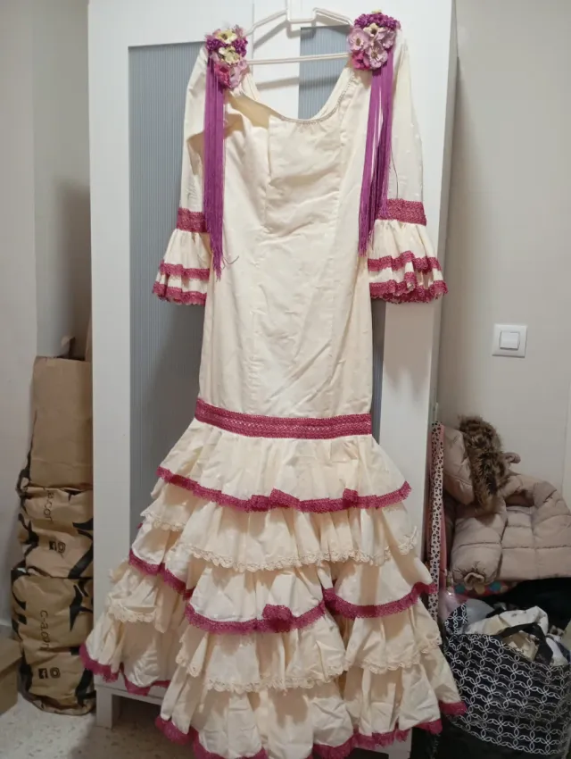 Traje de flamenca verde lunares blancos