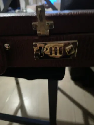 Maletín de piel marrón y beige