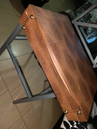 Maletín de piel marrón y beige