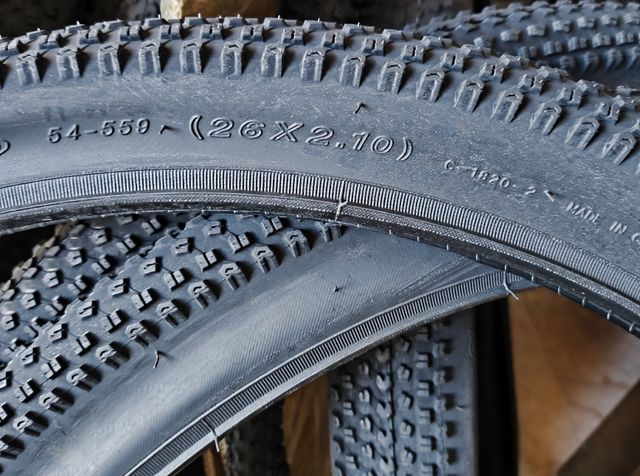 2 Cubiertas MTB 26 p. + 2 Cámaras Aire 26 p.